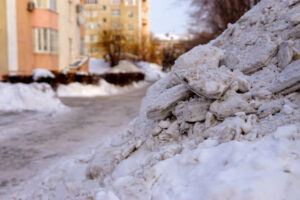 5 Benefits of Hiring a Commercial Snow Removal Company for Your Apartment Complex apartment snow removal services park city ut